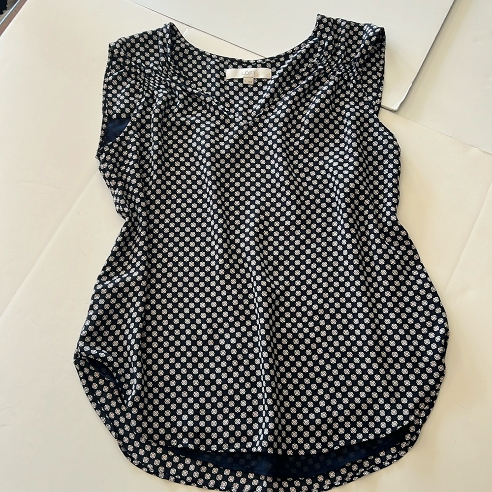 Loft v-neck top. Size small.